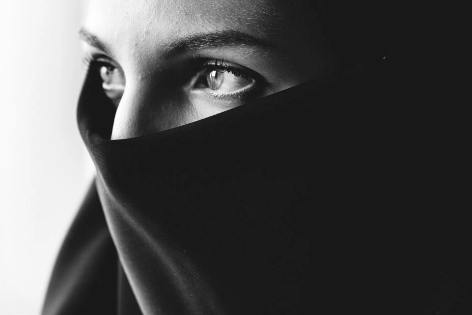 Parigi: preside si dimette. Aveva chiesto a una studentessa di togliersi il velo ed era stato minacciato di morte