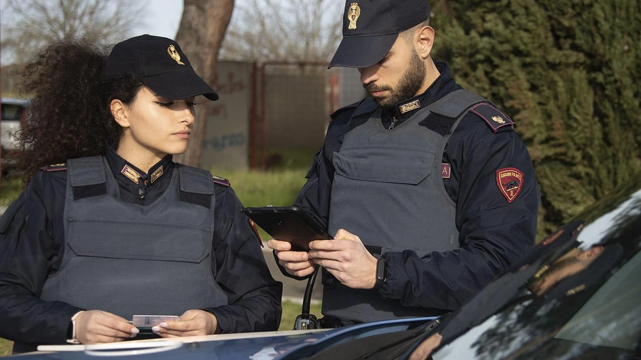La polizia prosegue l’attività di prevenzione e repressione dei reati legati al traffico degli stupefacenti e di quelli ai danni di persone e cose (foto d’archivio) La polizia prosegue l’attività di prevenzione e repressione dei reati legati al traffico degli stupefacenti e di quelli ai danni di persone e cose (foto d’archivio)