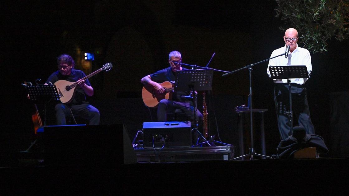Il Teatro del Cielo. Applausi per Zingaretti. Conquista il pubblico con il suo Caino ribelle Il Teatro del Cielo. Applausi per Zingaretti. Conquista il pubblico con il suo Caino ribelle