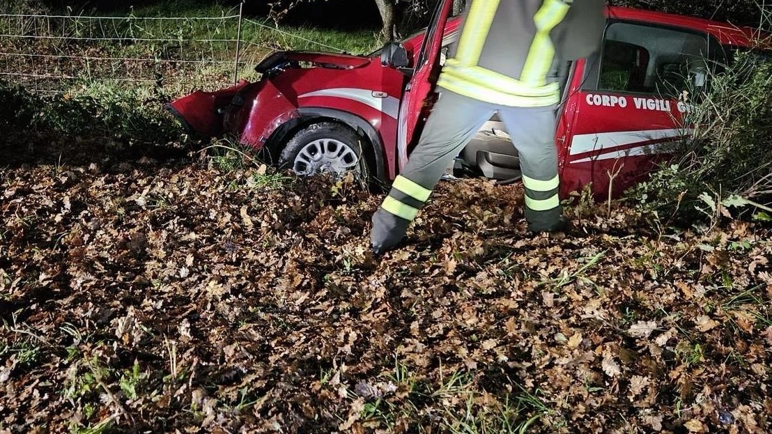 L’auto finita fuori strada nelle prime ore di ieri in località Schiantapetto, sul territorio comunale di Massa Marittima