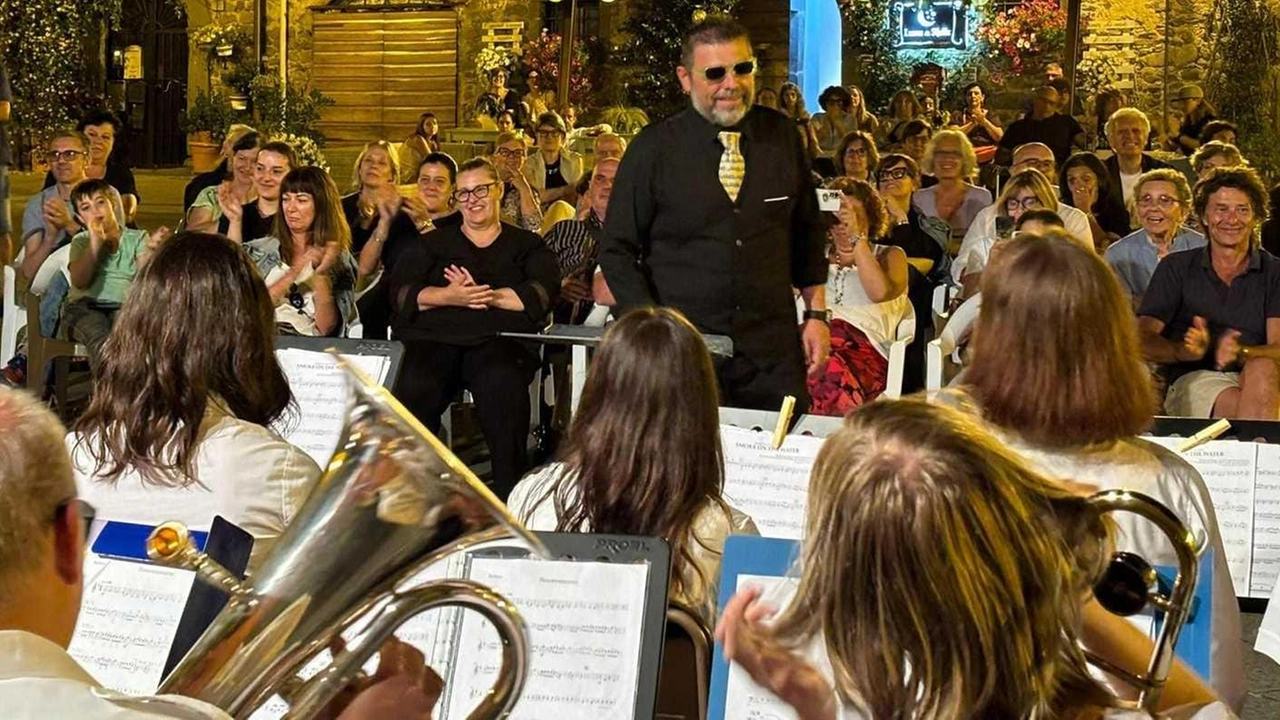 La serata musicale promossa dalla Filarmonica. in cui si è esibita la Junior Band, formata da giovani del territorio. Un’occasione per la raccolta di donazioni da devolvere all’istituto «Baracchini» di Villafranca per l’acquisto di strumenti e materiale musicale La serata musicale promossa dalla Filarmonica. in cui si è esibita la Junior Band, formata da giovani del territorio. Un’occasione per la raccolta di donazioni da devolvere all’istituto «Baracchini» di Villafranca per l’acquisto di strumenti e materiale musicale