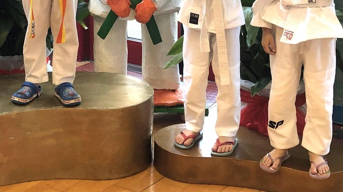 Il Judo Valdinievole Montecatini trionfa al "20° Trofeo Città di Rosignano Memorial Pelosini" con prestazioni eccellenti. Cinque atleti conquistano il podio, confermando la società come leader nella Valdinievole.