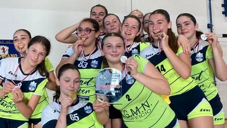 Il Volley Team Lunigiana under 13 femminile firma una giornata storica conquistando sul Pala Sport "Mario Spadoni" in via... Il Volley Team Lunigiana under 13 femminile firma una giornata storica conquistando sul Pala Sport "Mario Spadoni" in via...