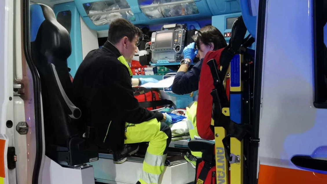 La donna è stata portata in ambulanza alle Scotte (foto d’archivio) La donna è stata portata in ambulanza alle Scotte (foto d’archivio)
