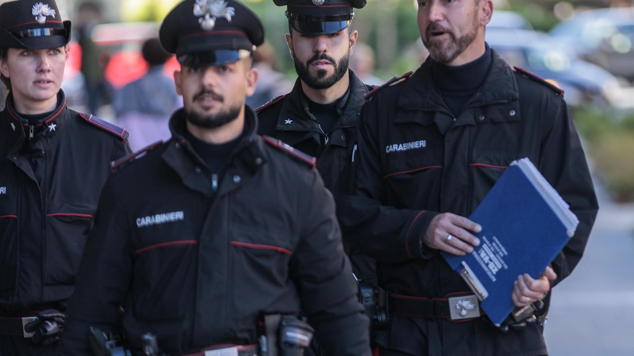 Controlli dei carabinieri di Pisa nel quartiere. della Stazione centrale (. Foto Del Punta per Valtriani Controlli dei carabinieri di Pisa nel quartiere. della Stazione centrale (. Foto Del Punta per Valtriani