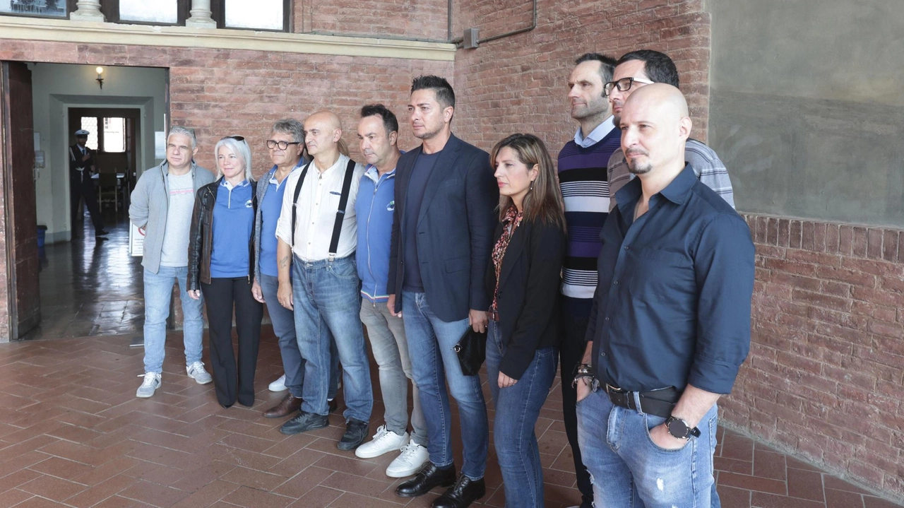 Siena, il consiglio comunale approva una mozione all’unanimità: "Lo stabilimento non va chiuso" Siena, il consiglio comunale approva una mozione all’unanimità: "Lo stabilimento non va chiuso"