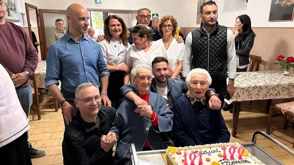 La festa per il super-compleanno di Maria e Filomena La festa per il super-compleanno di Maria e Filomena
