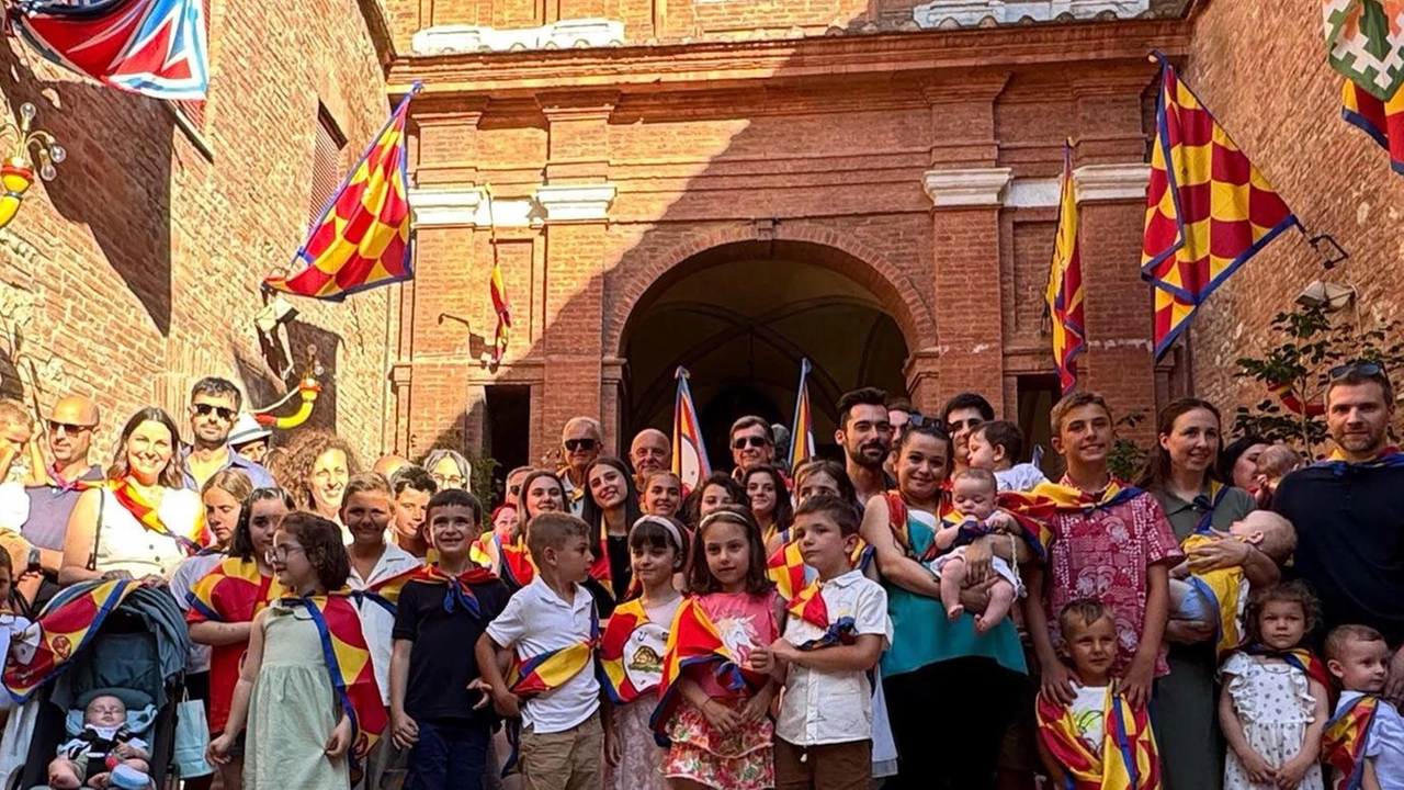 Tradizionale e coinvolgente cerimonia per la Festa titolare della Contrada di San Marco Tradizionale e coinvolgente cerimonia per la Festa titolare della Contrada di San Marco