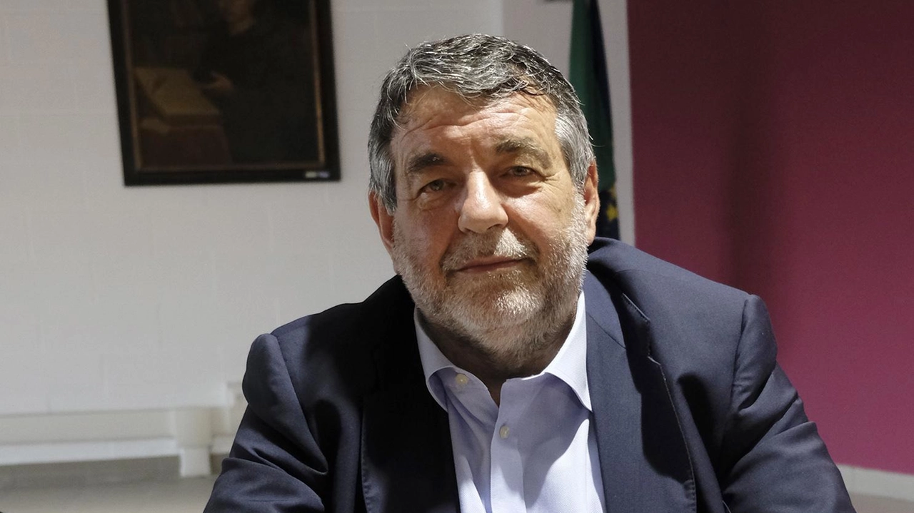 Il consigliere. Enrico Vesco. presenterà una mozione per chiedere al Comune che si adoperi con Acam Acque per risolvere la situazione Il consigliere. Enrico Vesco. presenterà una mozione per chiedere al Comune che si adoperi con Acam Acque per risolvere la situazione
