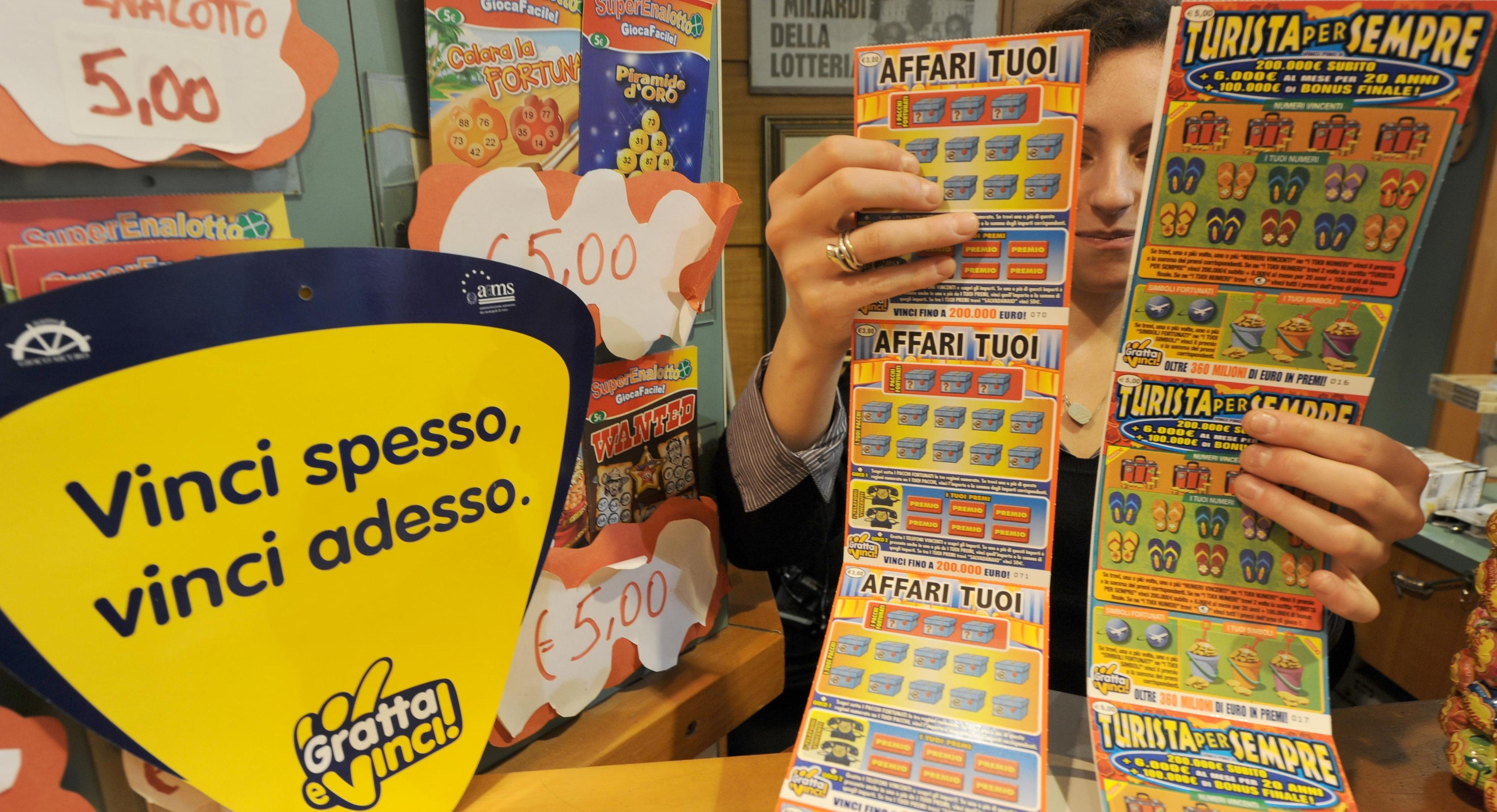 gratta e vince 500mila euro la fortuna bacia ancora la provincia di lucca