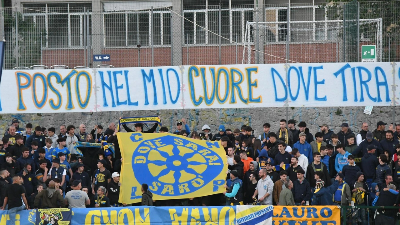 Stadio vietato ai tifosi spezzini per contenere. i disordini Stadio vietato ai tifosi spezzini per contenere. i disordini