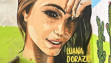 Il murale dedicato a Luana D'Orazio Il murale dedicato a Luana D'Orazio