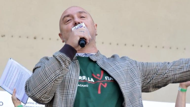 Torna il New talent scool con tanti concorrenti. Tra i giurati c’è anche il cantante Alessandro Canino.