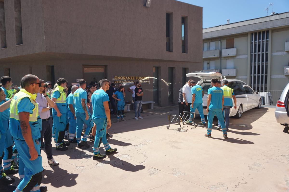 incidente a1 le vittime tornano a casa il dolore della misericordia e del paese