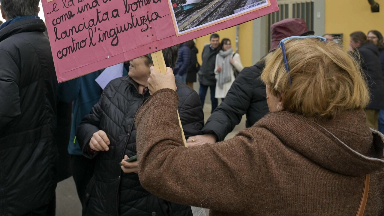 Un momento della manifestazione di protesta per i disservizi sulla Faentina Un momento della manifestazione di protesta per i disservizi sulla Faentina