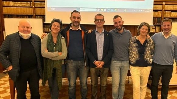 Il presidente dell’associazione cristiana lavoratori e il suo staff, tutti freschi di nomina. nella nuova struttura di Lucca e Pisa Il presidente dell’associazione cristiana lavoratori e il suo staff, tutti freschi di nomina. nella nuova struttura di Lucca e Pisa