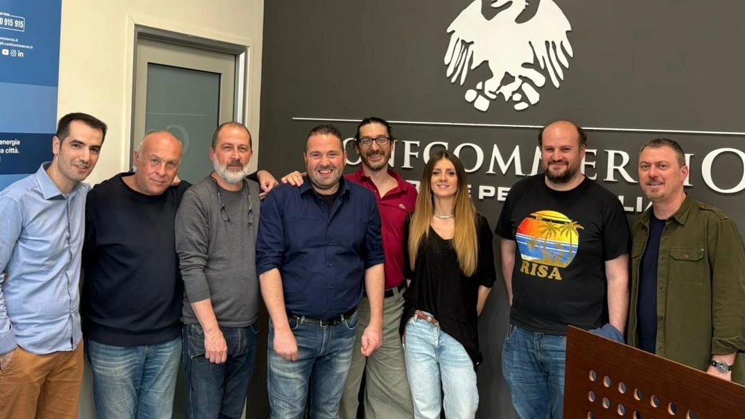 È nato il Gruppo di lavoro del centro storico dei negozi associati a Confcommercio. Obiettivo: combattere la desertificazione del cuore della città Le idee in campo È nato il Gruppo di lavoro del centro storico dei negozi associati a Confcommercio. Obiettivo: combattere la desertificazione del cuore della città Le idee in campo