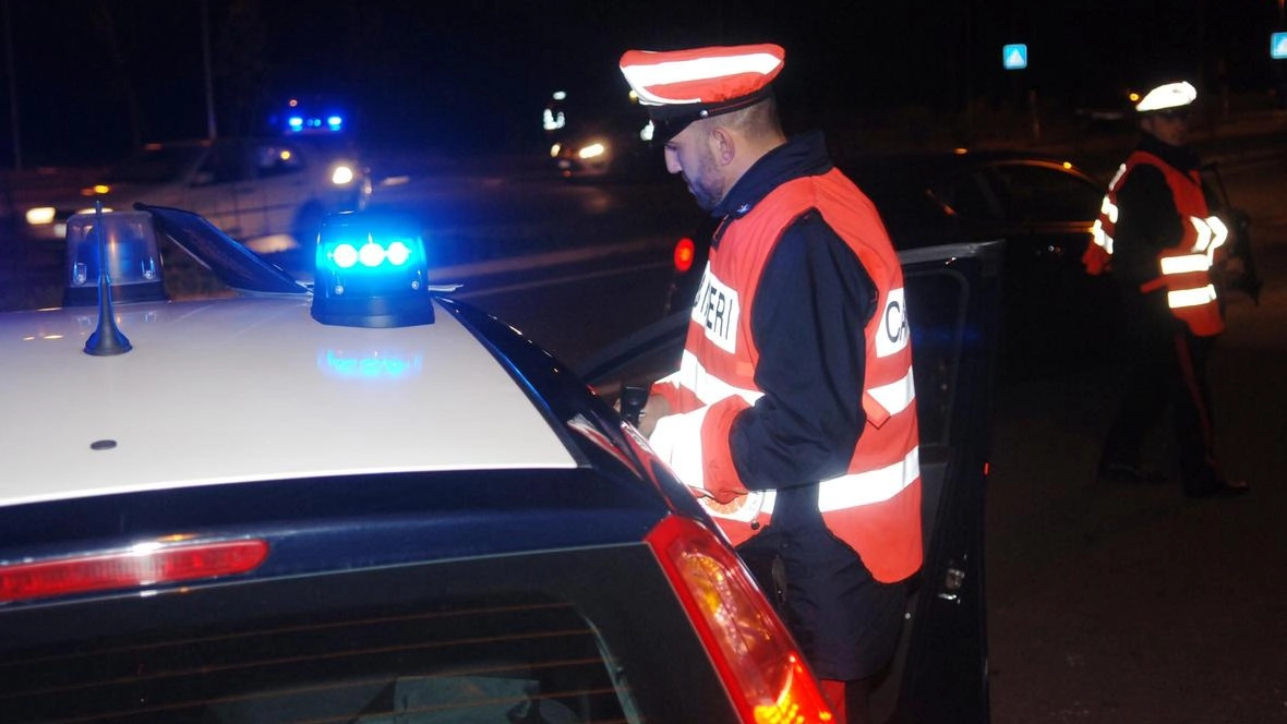Carabinieri denunciano guidatore ubriaco e spacciatore a Volterra. Cresce la paura per furti in abitazioni: residente chiede intervento autorità. Carabinieri denunciano guidatore ubriaco e spacciatore a Volterra. Cresce la paura per furti in abitazioni: residente chiede intervento autorità.