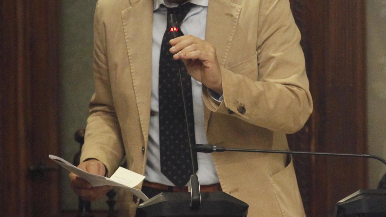 L’assessore ai Lavori pubblici, Massimo Bianchini, ha illustrato in aula le variazioni al Piano triennale degli interventi per il 2025