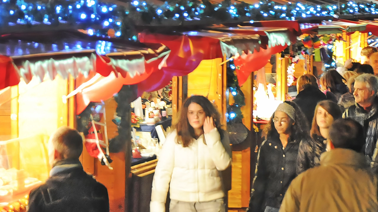 Il paese si prepara al Natale Il paese si prepara al Natale