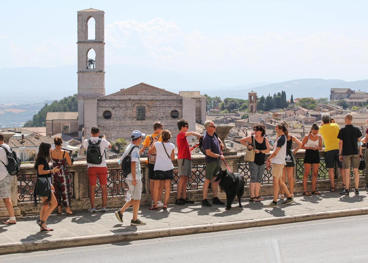 la guida al ferragosto viaggio nella storia umbria da vivere tra sacro e profano