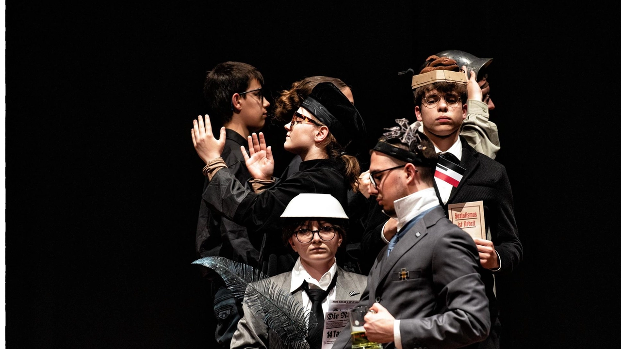 Lo spettacolo teatrale “Eppur si ride“ messo in scena dagli studenti del Campus Leonardo da Vinci Lo spettacolo teatrale “Eppur si ride“ messo in scena dagli studenti del Campus Leonardo da Vinci