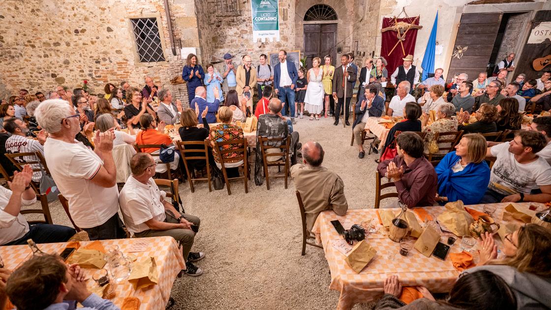 torna tovaglia a quadri cena toscana con una storia da raccontare in quattro portate
