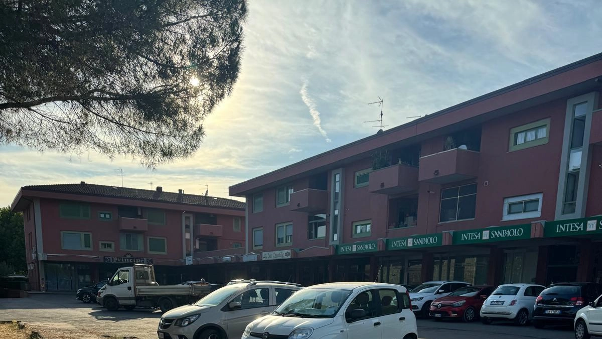 Piazza della Resistenza così come si presenta oggi L’area è stata acquisita dal Comune che eseguirà i lavori di riqualificazione Piazza della Resistenza così come si presenta oggi L’area è stata acquisita dal Comune che eseguirà i lavori di riqualificazione