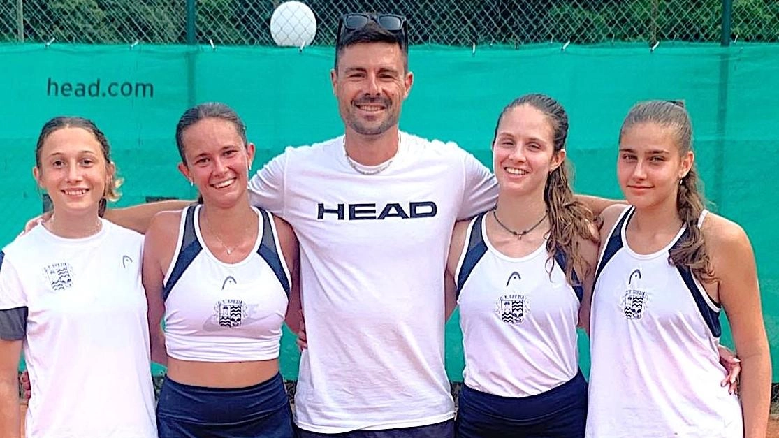 La squadra del Ct Spezia: Aurora Fornoni, Elena Tunesi, Irene Bogo e Giada Iachetta con il tecnico Niccolò Sanna La squadra del Ct Spezia: Aurora Fornoni, Elena Tunesi, Irene Bogo e Giada Iachetta con il tecnico Niccolò Sanna