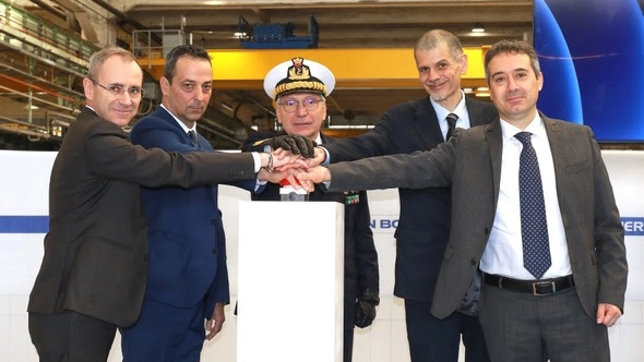 Il taglio della prima lamiera avvenuto nel cantiere di Riva Trigoso