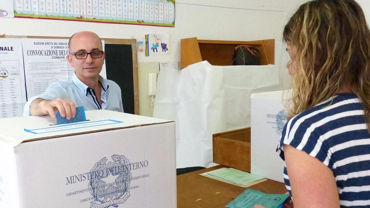 Magari la scrollata arriverà con l’ufficializzazione delle candidature, ma a cinque mesi dal voto - ottobre dovrebbe essere il mese... Magari la scrollata arriverà con l’ufficializzazione delle candidature, ma a cinque mesi dal voto - ottobre dovrebbe essere il mese...