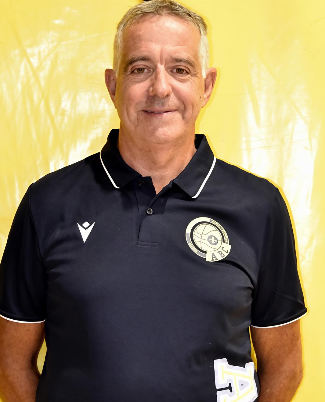 Claudio Calvani è primo assistente. Tutto lo staff tecnico ora è al completo Claudio Calvani è primo assistente. Tutto lo staff tecnico ora è al completo