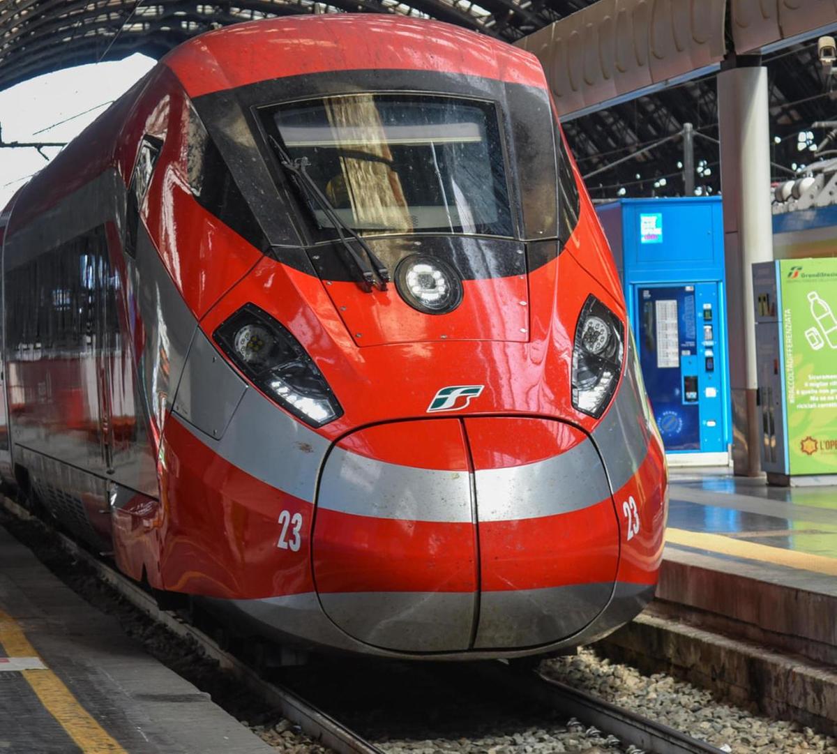 https://www.lanazione.it/image-service/view/acePublic/alias/contentid/YzlhNzRhOTItNTJhZC00/0/frecciarossa-via-libera-alla-carta-tuttotreno.jpeg?f=1.91:1&w=1200