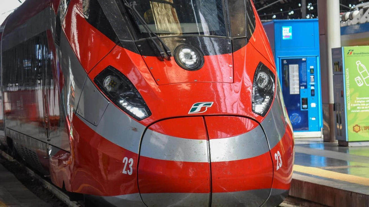 Sul nuovo treno Frecciarossa potrà essere utilizzata la carta ’Tuttotreno’ (foto d’archivio) Sul nuovo treno Frecciarossa potrà essere utilizzata la carta ’Tuttotreno’ (foto d’archivio)