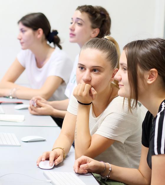 Aule sempre più vuote. Oltre 600 alunni in meno Aule sempre più vuote. Oltre 600 alunni in meno