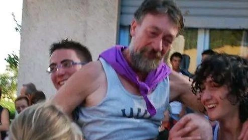 Sommario: Addio a Rolando Garibaldo, artigiano di Strettoia noto per i suoi manufatti in marmo. Ricordato per il suo impegno sociale e come allenatore della Staffetta Notturna della Festa del Vino. Sommario: Addio a Rolando Garibaldo, artigiano di Strettoia noto per i suoi manufatti in marmo. Ricordato per il suo impegno sociale e come allenatore della Staffetta Notturna della Festa del Vino.