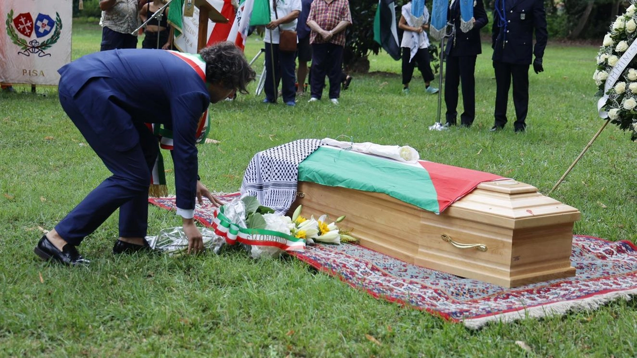 Il funerale Marah di Salah Mahmoud Zuhri, morta all’ospedale di Pisa dove era arrivata in condizioni disperate da Gaza Il funerale Marah di Salah Mahmoud Zuhri, morta all’ospedale di Pisa dove era arrivata in condizioni disperate da Gaza