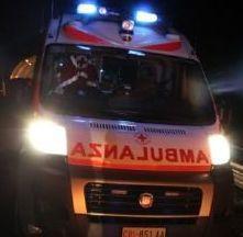 https://www.lanazione.it/image-service/view/acePublic/alias/contentid/YzllMWZhZDctZTg5Zi00/0/un-ambulanza.jpeg