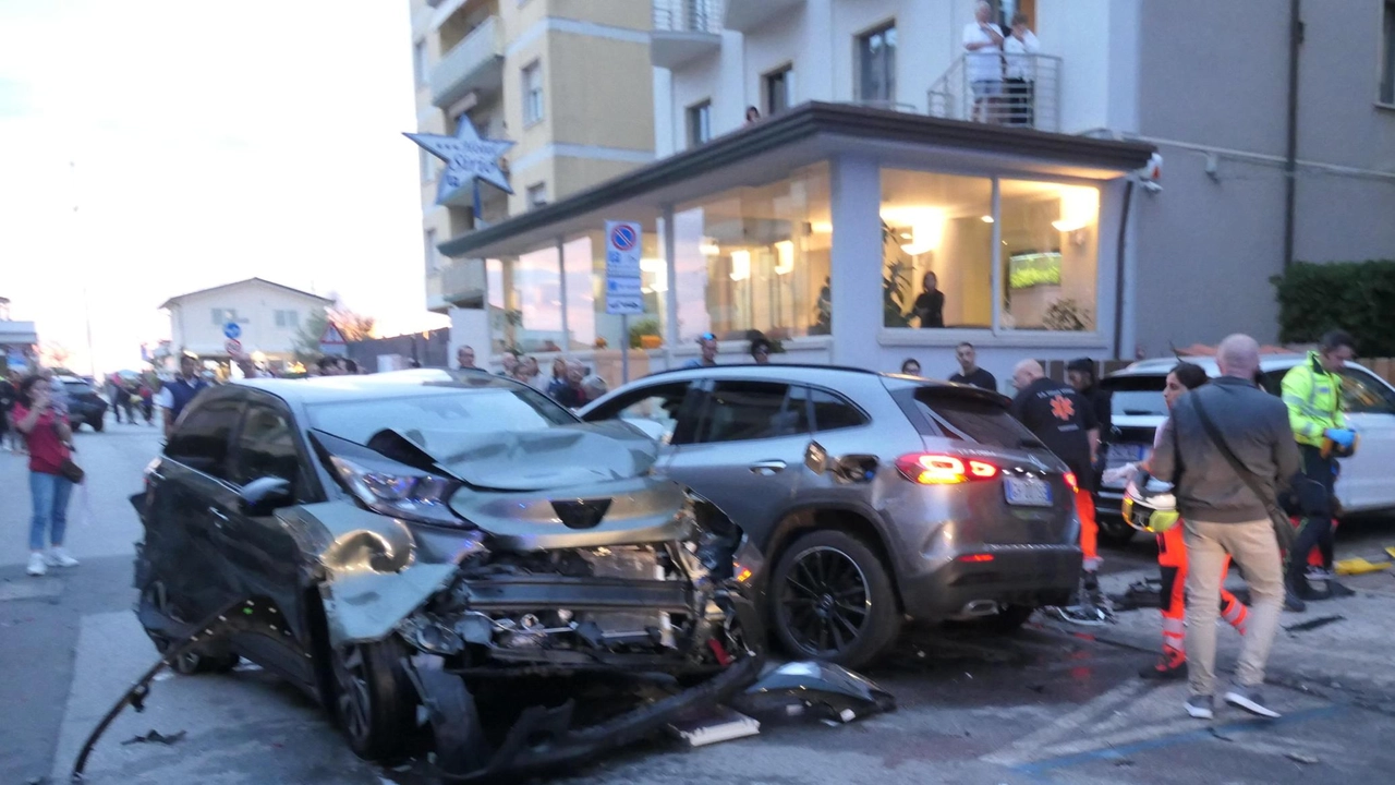 L'esito negativo degli accertamenti etilometrici e tossicologici solleva interrogativi su un incidente a Lido di Camaiore. La guidatrice risultata 'pulita' potrebbe aver avuto un blocco al motore, causando un tragico incidente con vittime. L'esito negativo degli accertamenti etilometrici e tossicologici solleva interrogativi su un incidente a Lido di Camaiore. La guidatrice risultata 'pulita' potrebbe aver avuto un blocco al motore, causando un tragico incidente con vittime.