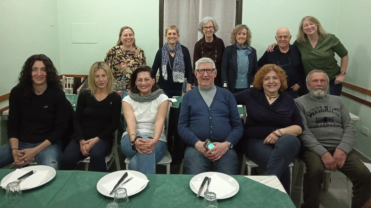 Una pizzata tutti insieme con i professori di allora dell’istituto Carducci. Una pizzata tutti insieme con i professori di allora dell’istituto Carducci.
