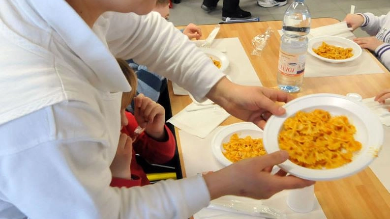 Aumenta la mensa scolastica Aumenta la mensa scolastica