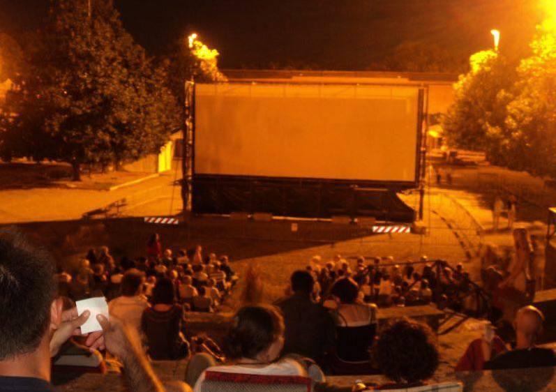 https://www.lanazione.it/image-service/view/acePublic/alias/contentid/ZDA3ZjA5YjctN2I4Ni00/0/il-cinema-lascia-la-fortezza-dopo-il-palio-sara-allo-stadio.jpeg