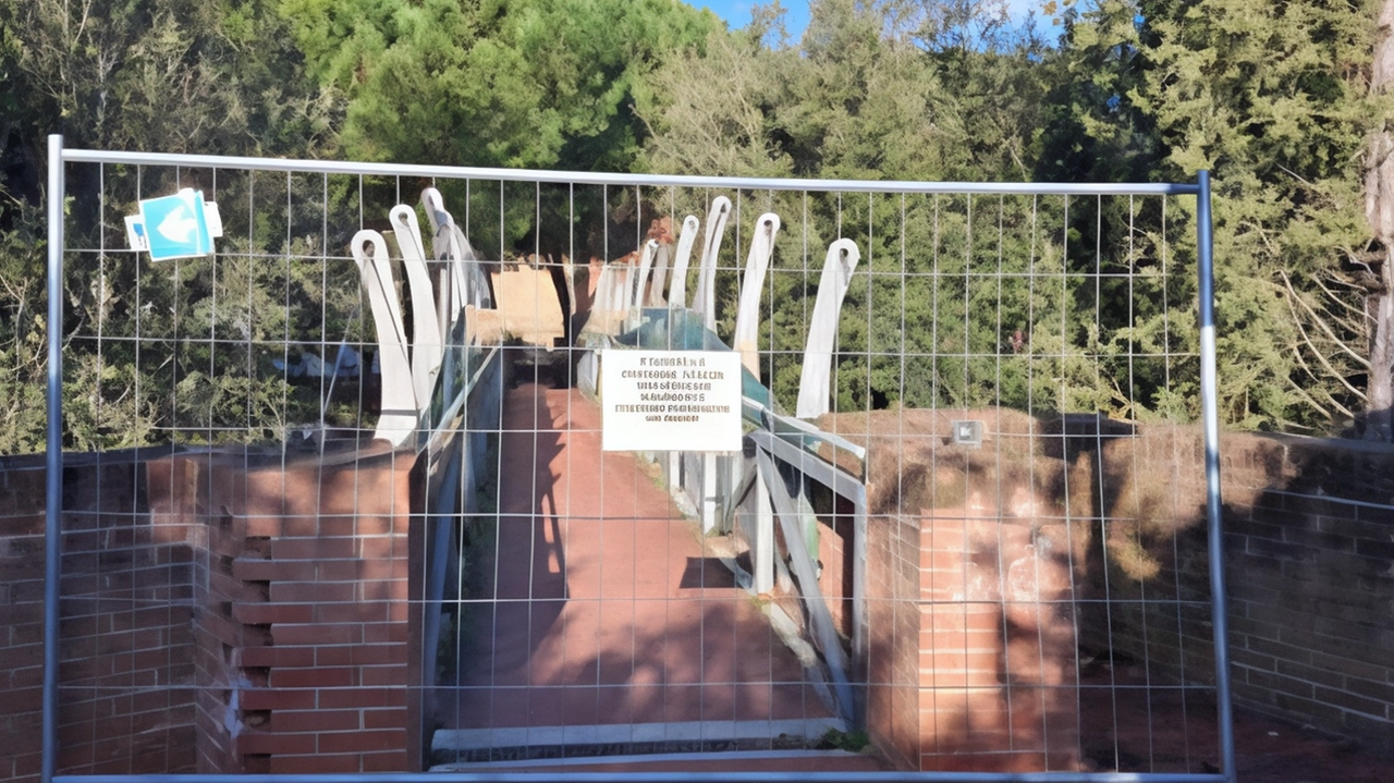 Da alcune settimane la passerella pedonale su piazza Matteotti verso il Parco Dante Tacci, il parcheggio e il quartiere Castagnolo,... Da alcune settimane la passerella pedonale su piazza Matteotti verso il Parco Dante Tacci, il parcheggio e il quartiere Castagnolo,...