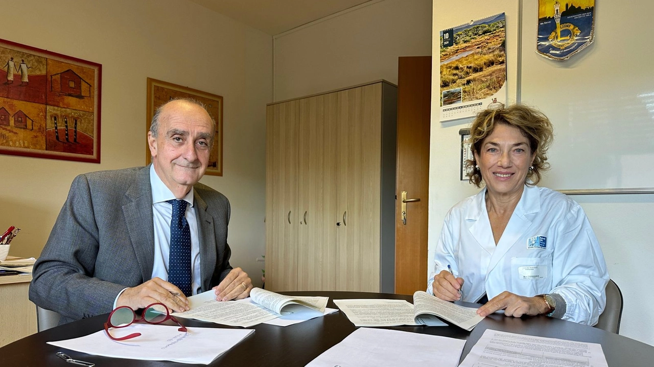 Il direttore generale Asl Tse Antonio D’Urso e la neo direttrice Uoc Odontoiatria e stomatologia Asl Tse, Alessandra Romagnoli Il direttore generale Asl Tse Antonio D’Urso e la neo direttrice Uoc Odontoiatria e stomatologia Asl Tse, Alessandra Romagnoli