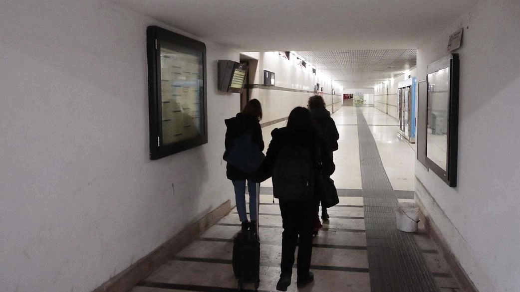 Il passaggio pedonale adiacente al sottopasso della stazione ferroviaria sarà chiuso al pubblico da giovedì al 7 febbraio Il passaggio pedonale adiacente al sottopasso della stazione ferroviaria sarà chiuso al pubblico da giovedì al 7 febbraio