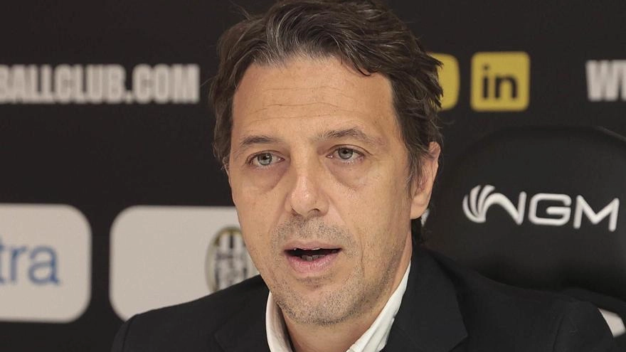 La Robur è alla ricerca di un nuovo allenatore. Tra i candidati ci sono Maccarone, Brando e altri nomi noti del calcio italiano. La Robur è alla ricerca di un nuovo allenatore. Tra i candidati ci sono Maccarone, Brando e altri nomi noti del calcio italiano.