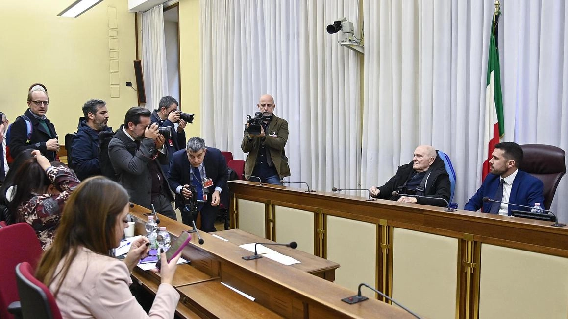 Fratelli d’Italia chiede lumi sul riconoscimento del Comune di Vicchio consegnato nel 2003. La replica dell’attuale sindaco Tagliaferri: "A noi risulta revocato. Se non lo è, lo farò io". Fratelli d’Italia chiede lumi sul riconoscimento del Comune di Vicchio consegnato nel 2003. La replica dell’attuale sindaco Tagliaferri: "A noi risulta revocato. Se non lo è, lo farò io".