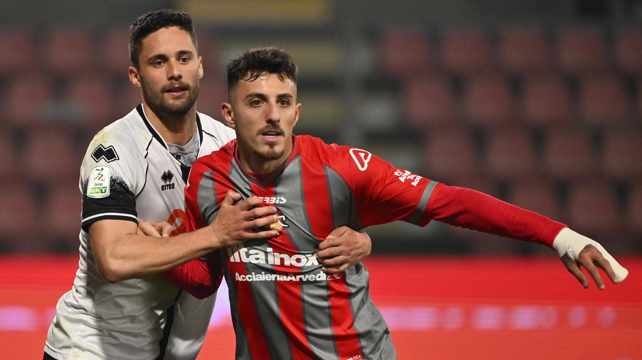 Marco Nasti con la maglia della Cremonese dove nell’ultima stagione ha collezionato 28 presenze con 2 gol
