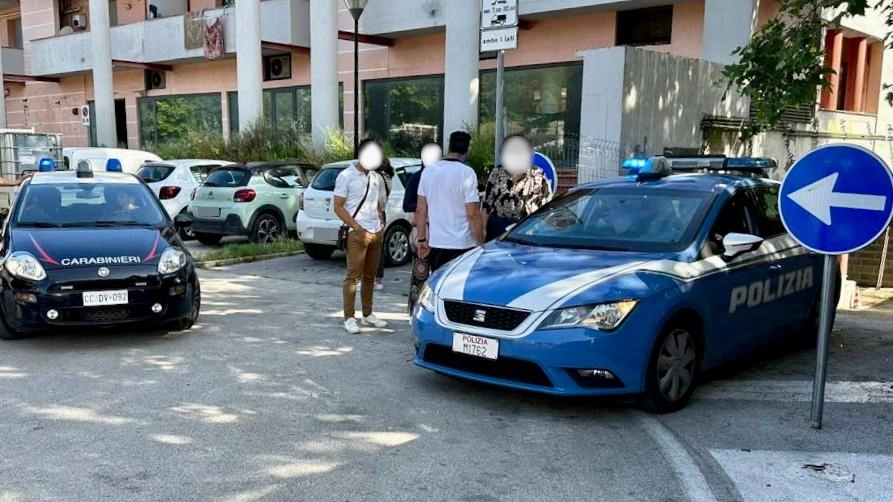 Ieri mattina sono stati eseguiti altri due sfratti nel Palazzo rosa di via Rospicciano che deve essere sgomberato. Presenti le forze dell’ordine Ieri mattina sono stati eseguiti altri due sfratti nel Palazzo rosa di via Rospicciano che deve essere sgomberato. Presenti le forze dell’ordine