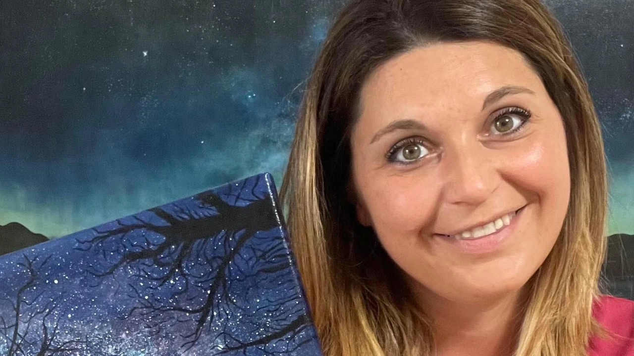 Ex grafica pubblicitaria, ha riscoperto la passione della pittura divenuta il suo lavoro "Mi sono chiesta come potessi essere di sostegno anche ad altre persone, soprattutto fragili". Ex grafica pubblicitaria, ha riscoperto la passione della pittura divenuta il suo lavoro "Mi sono chiesta come potessi essere di sostegno anche ad altre persone, soprattutto fragili".